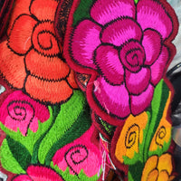 Cinto de flores bordado.