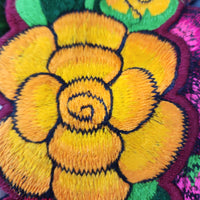 Cinto de flores bordado.