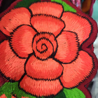 Cinto de flores bordado.