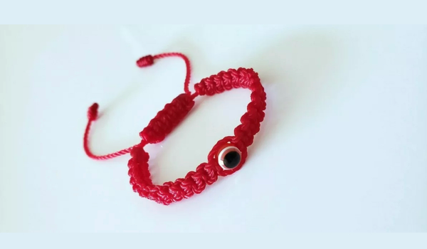 Pulcera roja con ojo