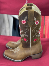 Load image into Gallery viewer, Potrillo botas dama flores y mas.
